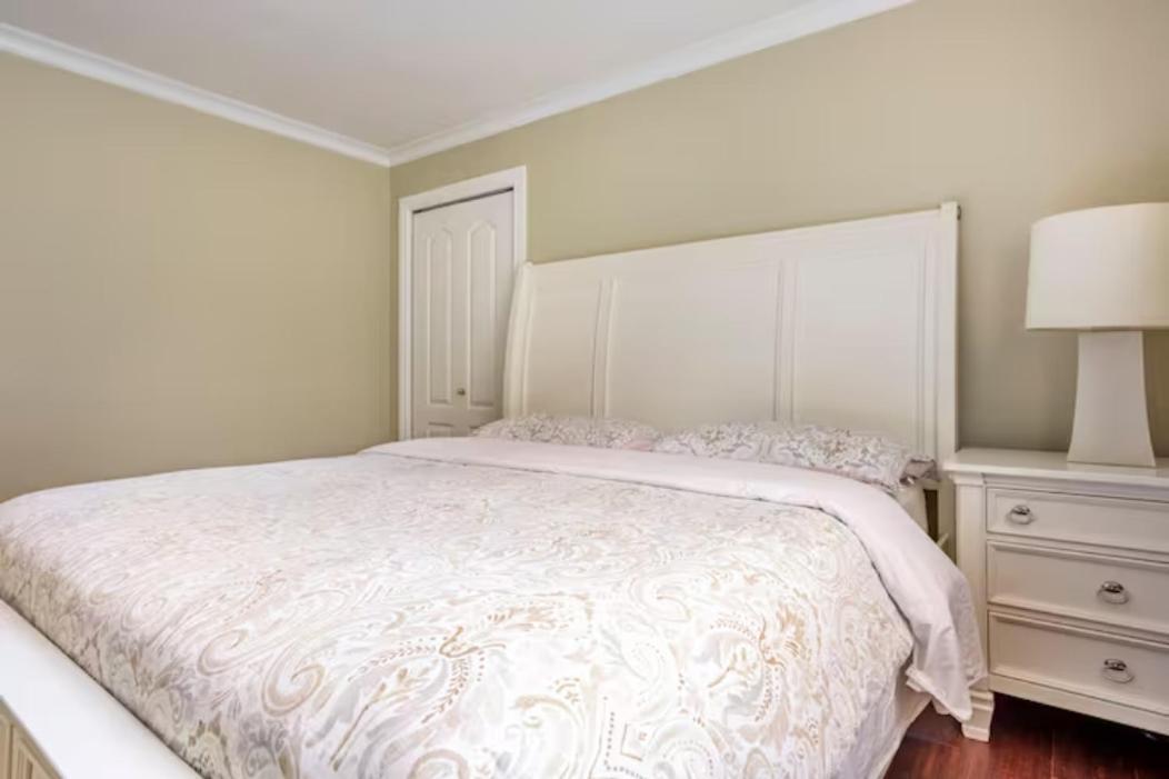 Jane'S Private Rooms With Shared Washroom Surrey Luaran gambar